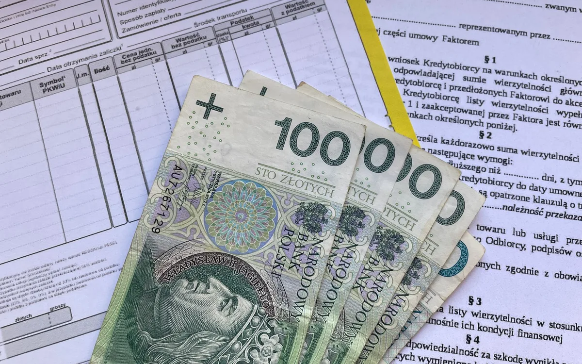 Jakie dokumenty są potrzebne do pierwszej analizy umowy CHF?