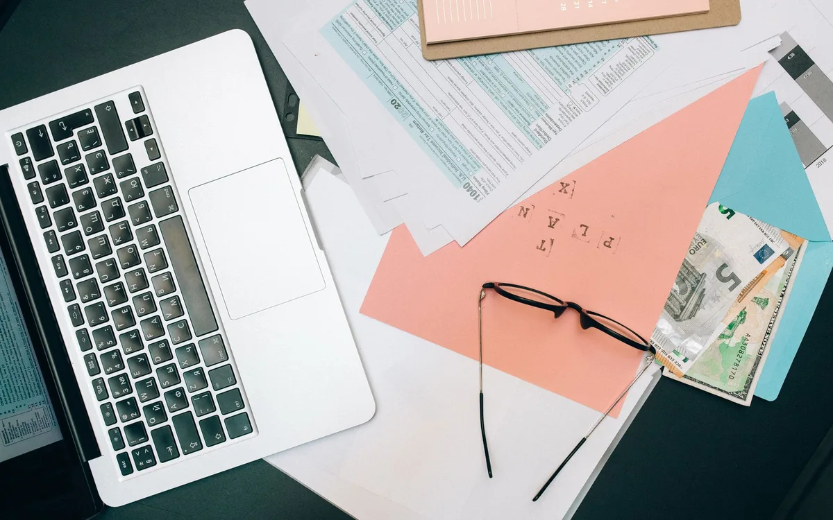 Jak uwzględnić podatki i skutki finansowe umorzenia?